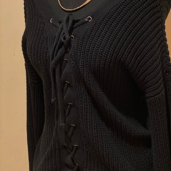 Sweater- On/off shoulder M/L - Picture 4 of 7